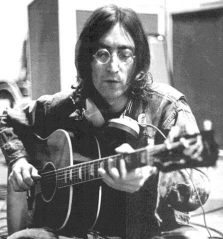 john_lennon_con_chitarra